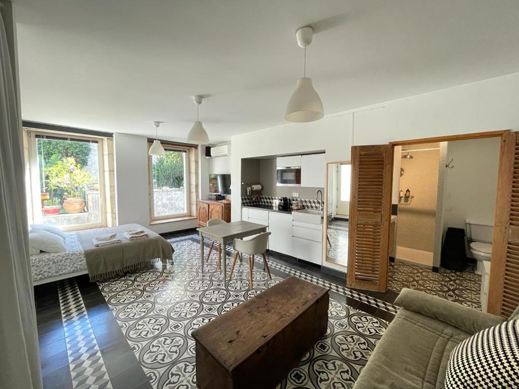 Le Bonheur De La Campagne A La Ville - Grand Studio En Plein Coeur De La Ville Nîmes Exterior foto